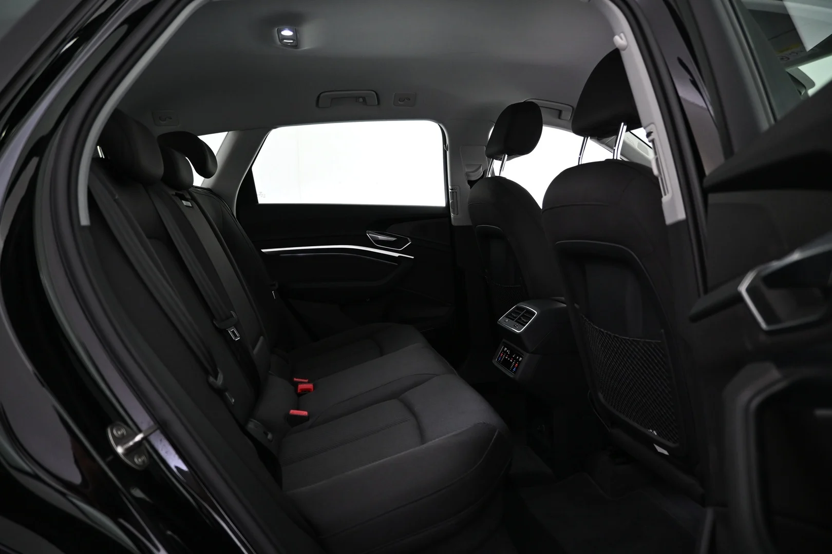 Car Image - 54HUHyYn1ZEQyonqIPwPl4