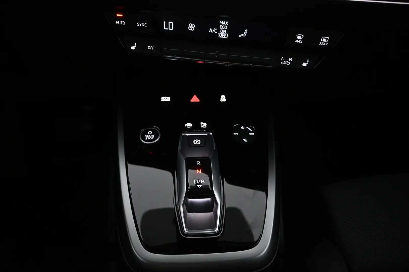 Car Image - 3UO44sRIgFgxoW75qINRdm
