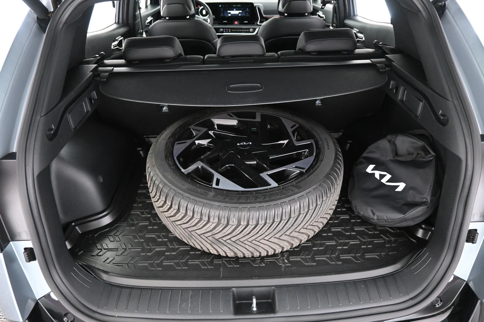 Car Image - 2gwQSyrSsmgkqziYIIplHs