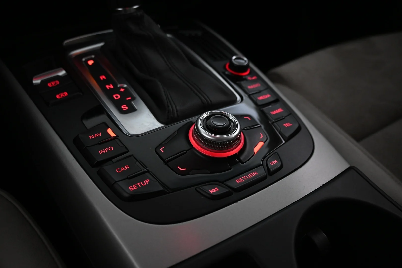 Car Image - zkEB4FGRwrl4XafVvgYa5