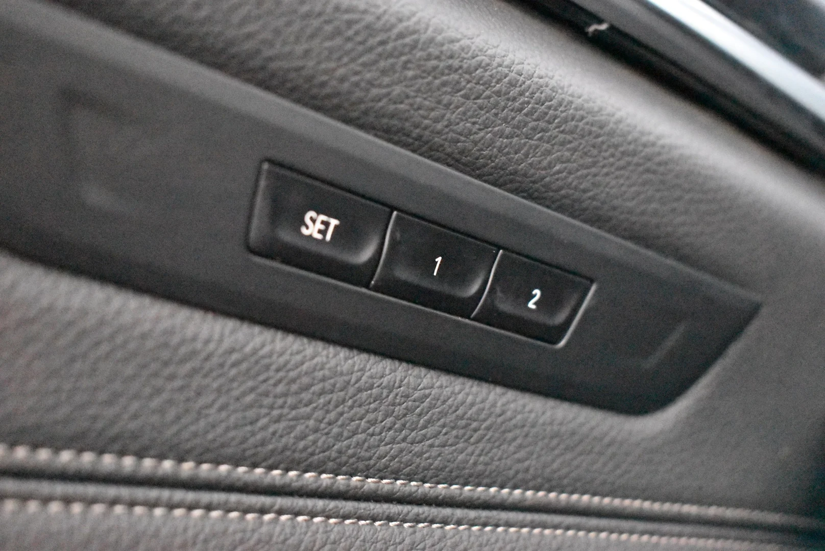Car Image - 10x7DI300gjr3XC7yxPZQn