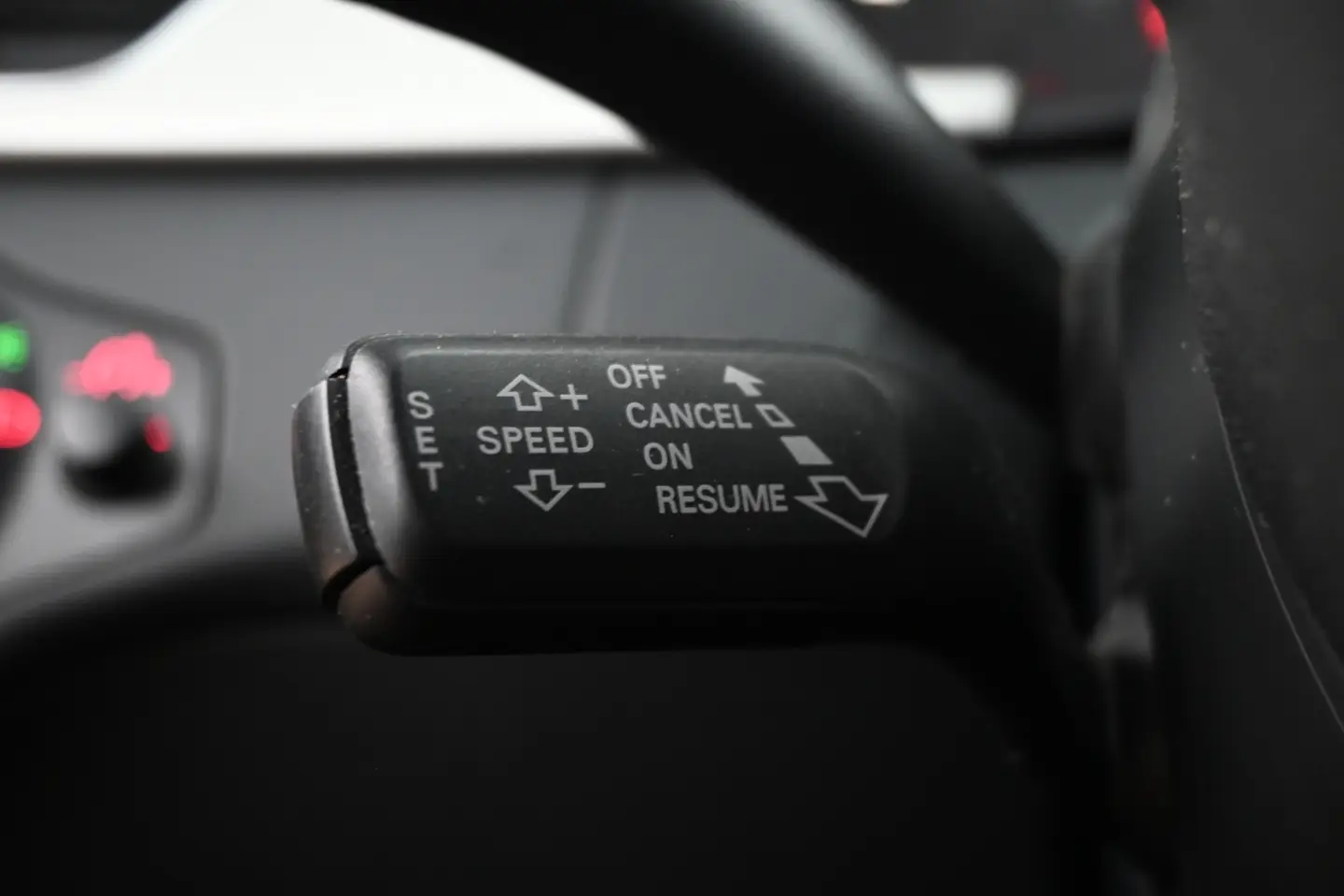 Car Image - 561F9ahaCLZVNw4qhr1Krc
