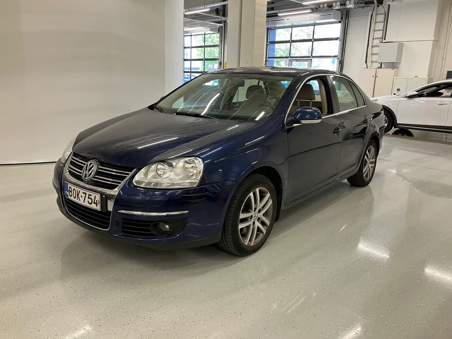 Car Image - RaUaaWJaW7pCJPC9mtwNO