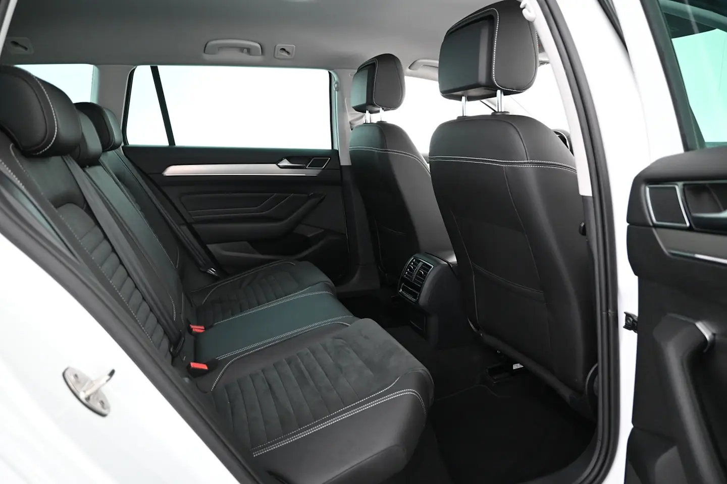 Car Image - 7qKM8SmkIEpFWAbqzRMux7