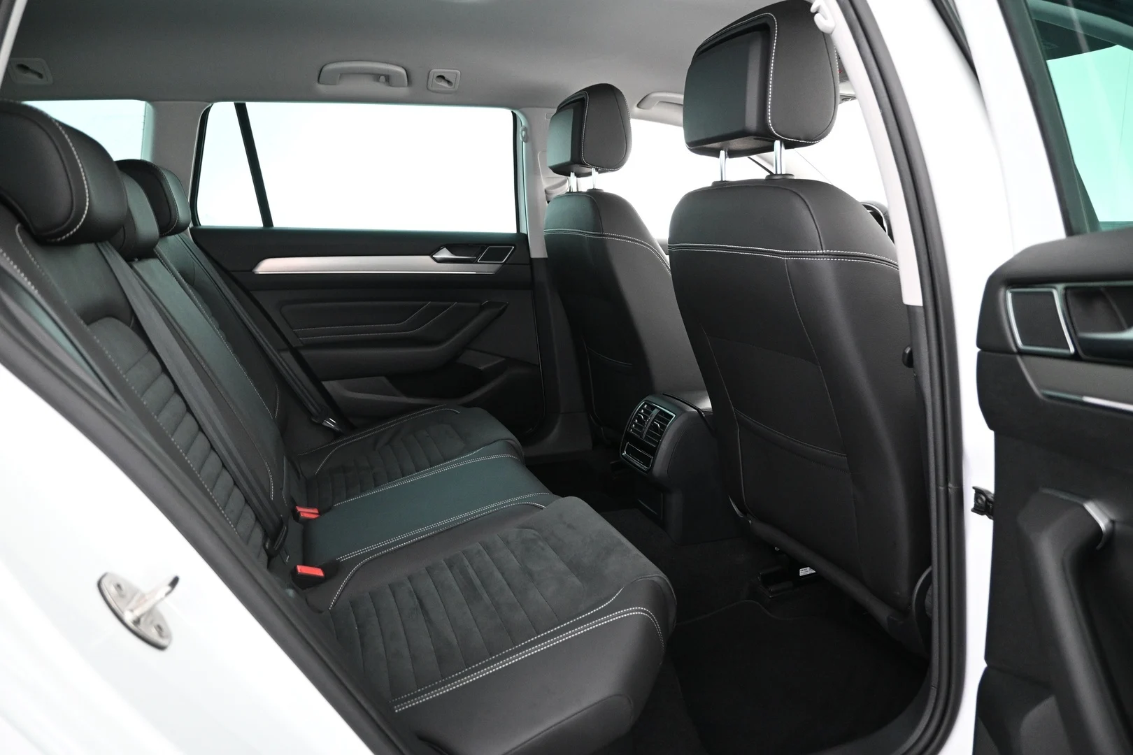 Car Image - 7qKM8SmkIEpFWAbqzRMux7