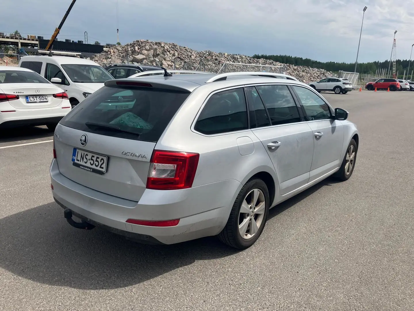 Car Image - 60JczBX9tAaHXWvP8947G3