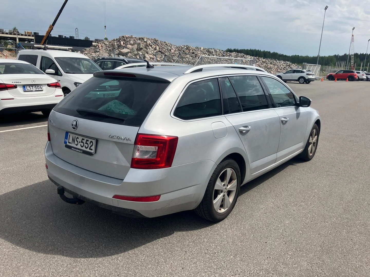Car Image - 60JczBX9tAaHXWvP8947G3