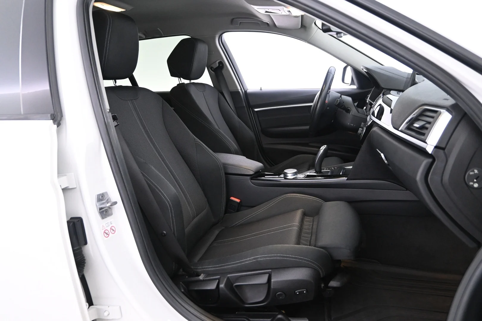 Car Image - tOxEis1w81TwUUeUOVkh5