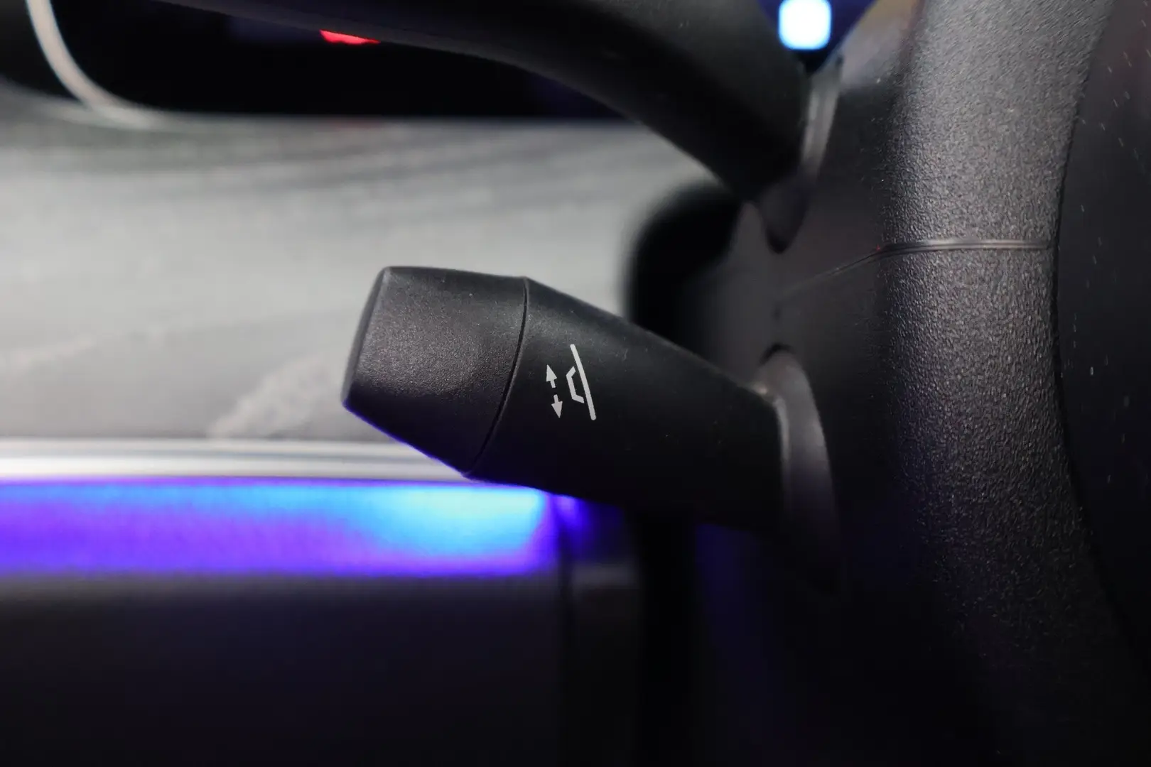 Car Image - 5H331shrfcWo0ze9Ng9SiW