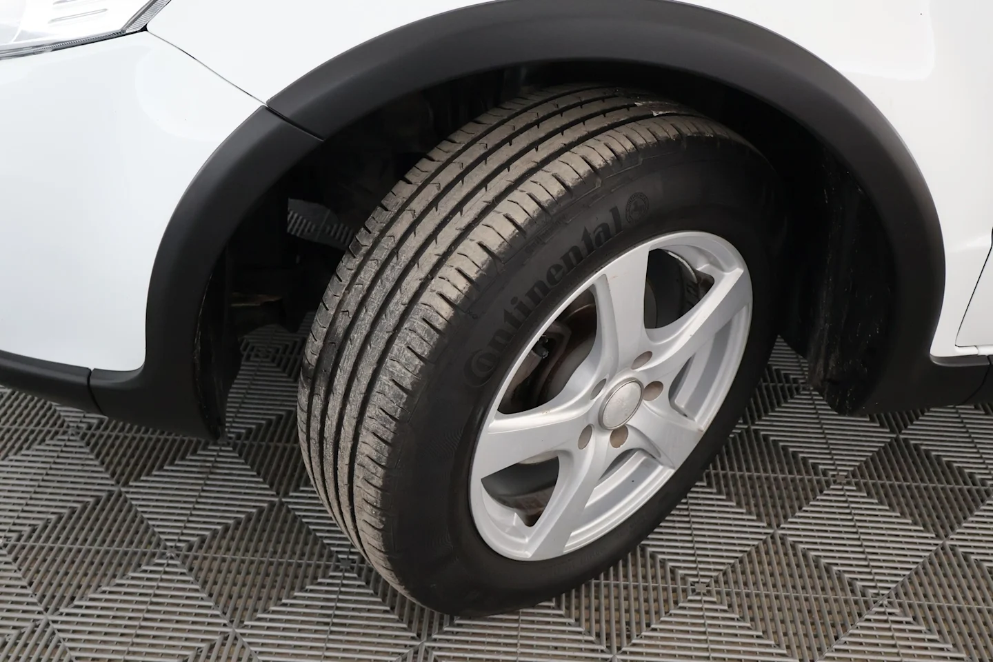 Car Image - 5Bx9cVS9mZVA4Igp0VQuOG