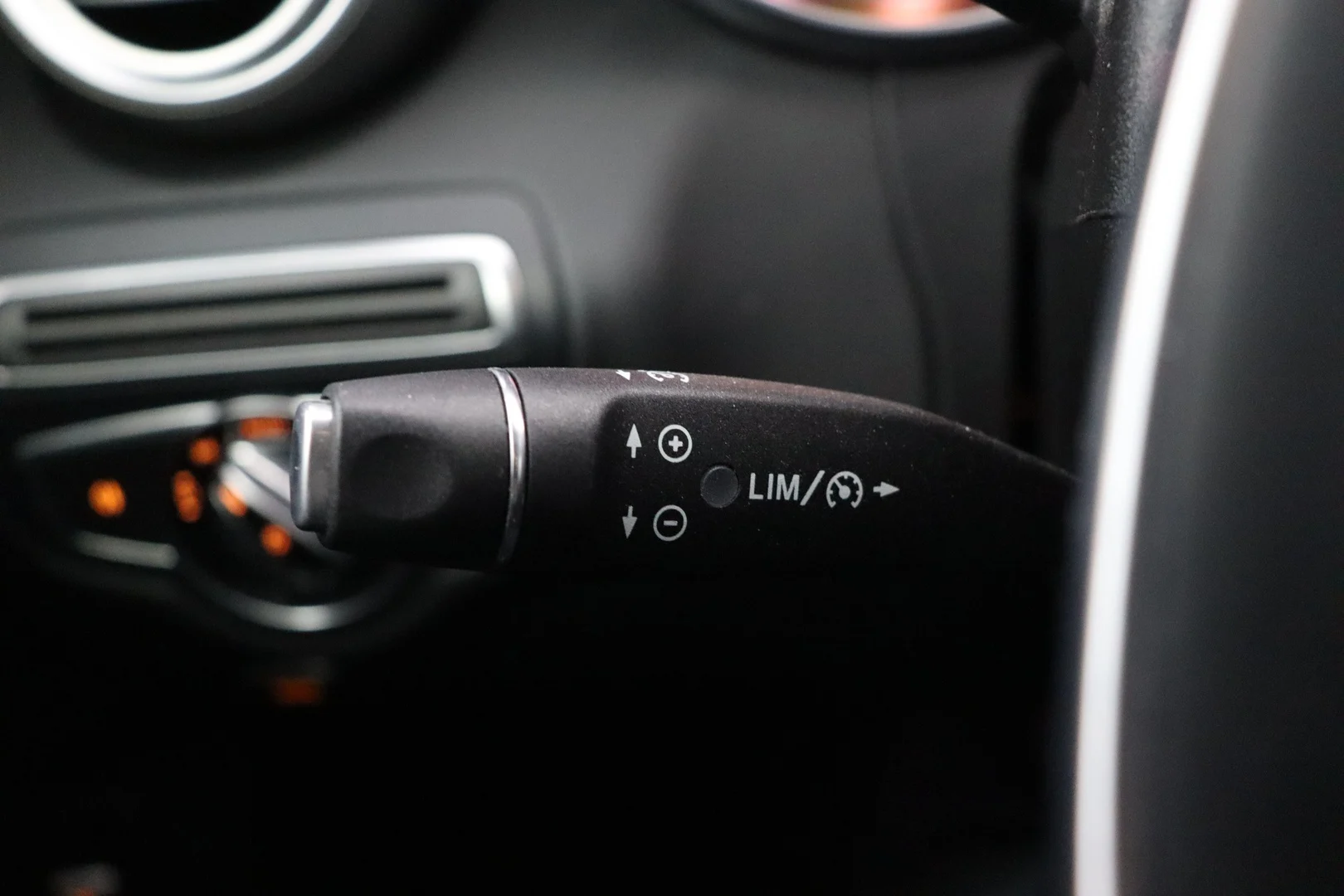 Car Image - 318NuSNwRrsaCdq3Gl6SQd