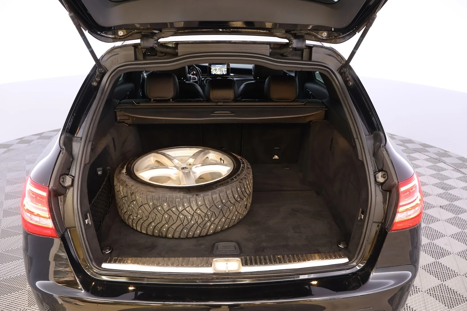 Car Image - 60W1ewredElhJmRz3YMLGx