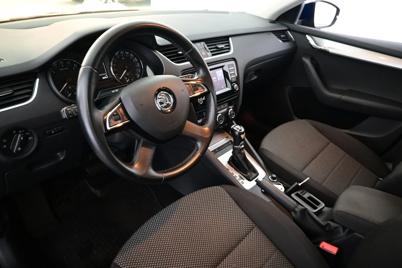 Car Image - 2LvxHJyNZF0sf1ALraMNtK