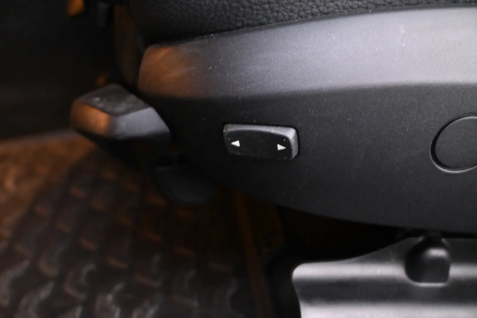 Car Image - 14RqUd3JJGyKiU7n9ujXxF