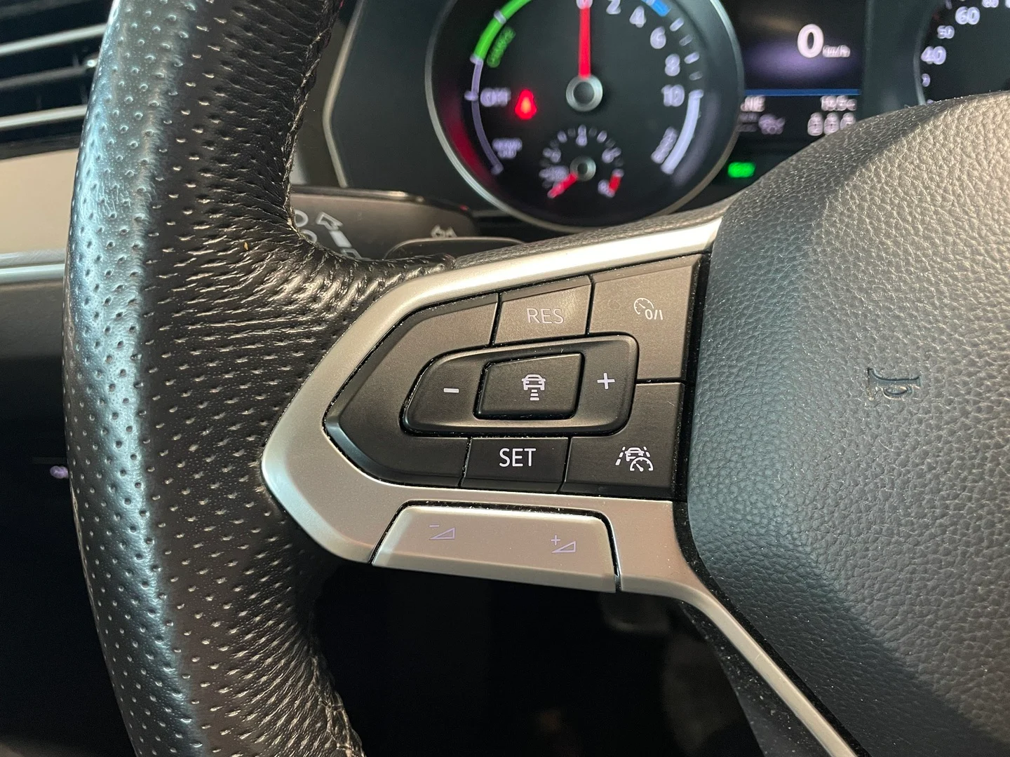 Car Image - r7yhjrQp9d8bEWDNl5RYX