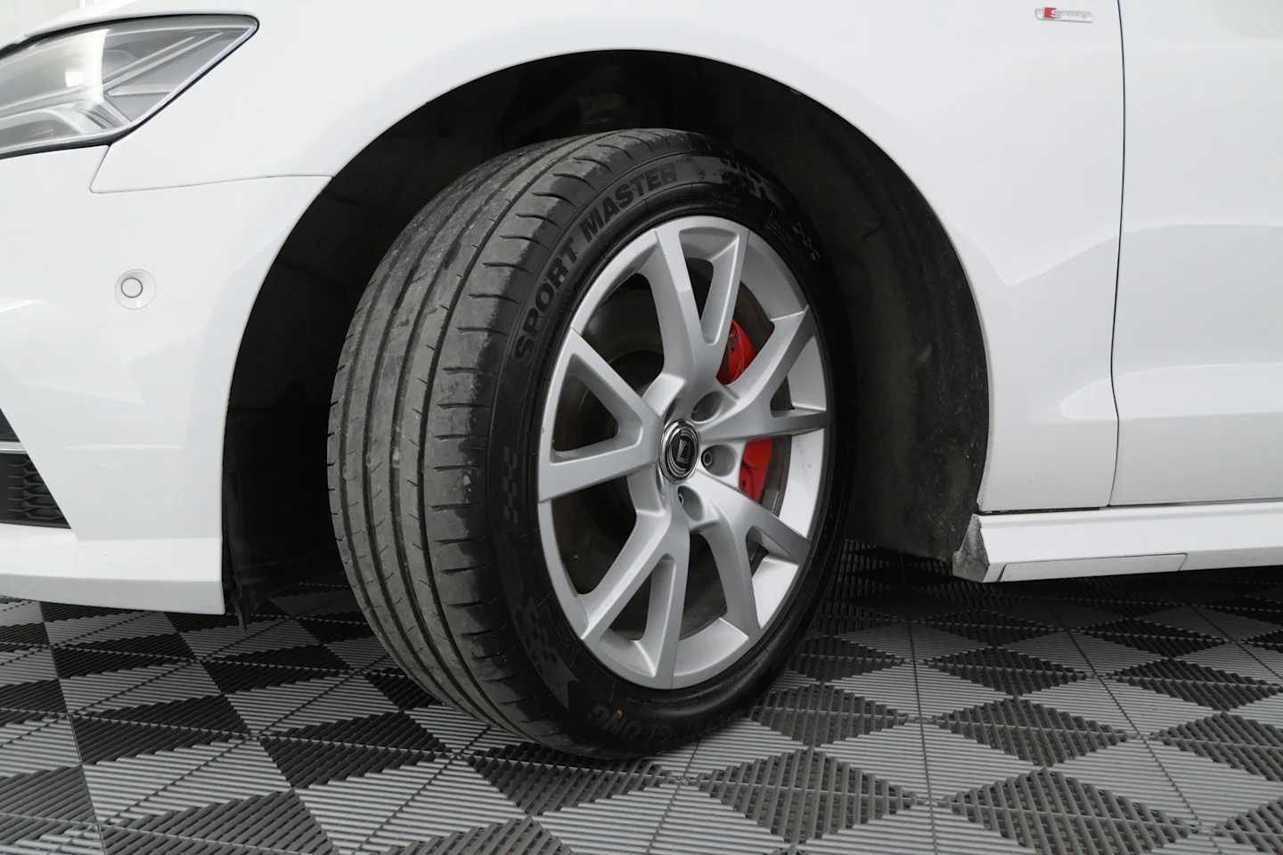 Car Image - 6ywxsCHnQfl1nuKpisWMmI