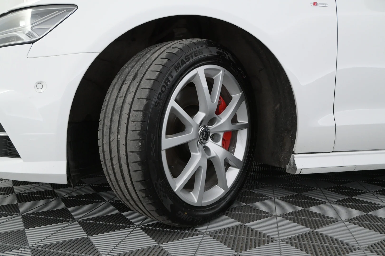 Car Image - 6ywxsCHnQfl1nuKpisWMmI