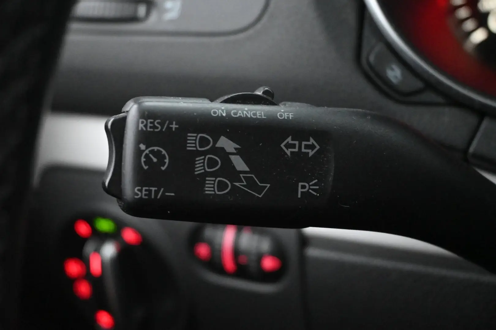 Car Image - 1RHrr6IdQq6AT0oHzhn2os