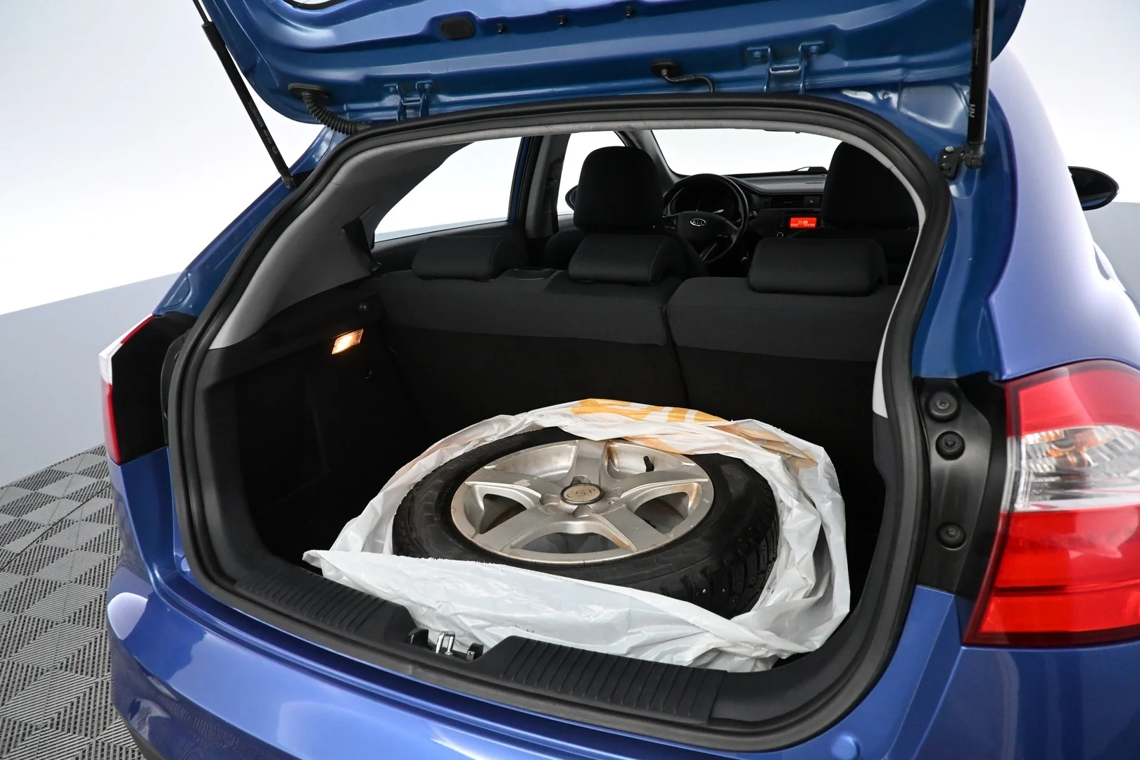 Car Image - 1Ao8yrgtAQAkA21FWT2mwN