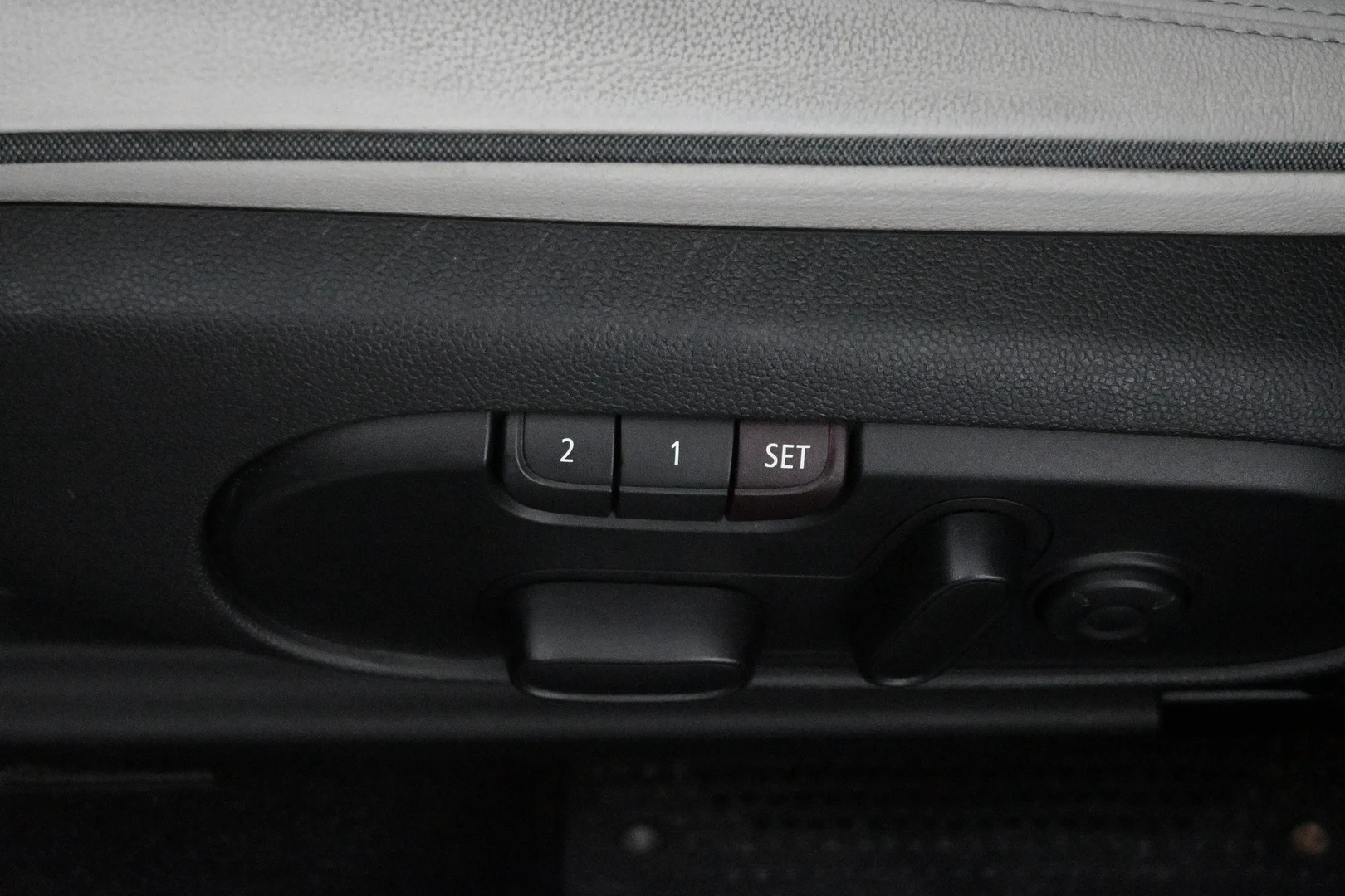 Car Image - 1FiEdqKWY70lTnM3KeRi84