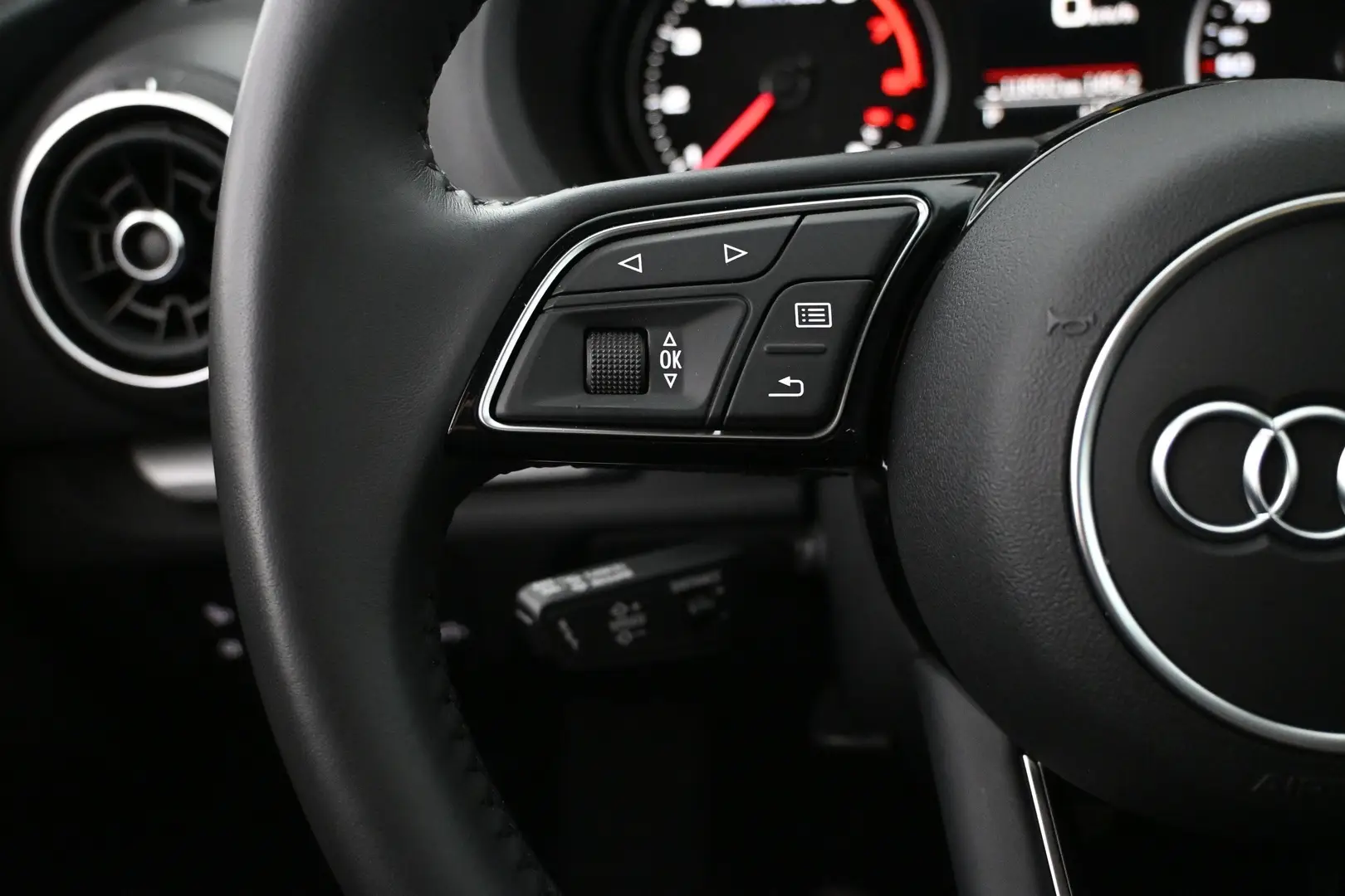 Car Image - CzAAxZGpoZamwVCcgsS1K