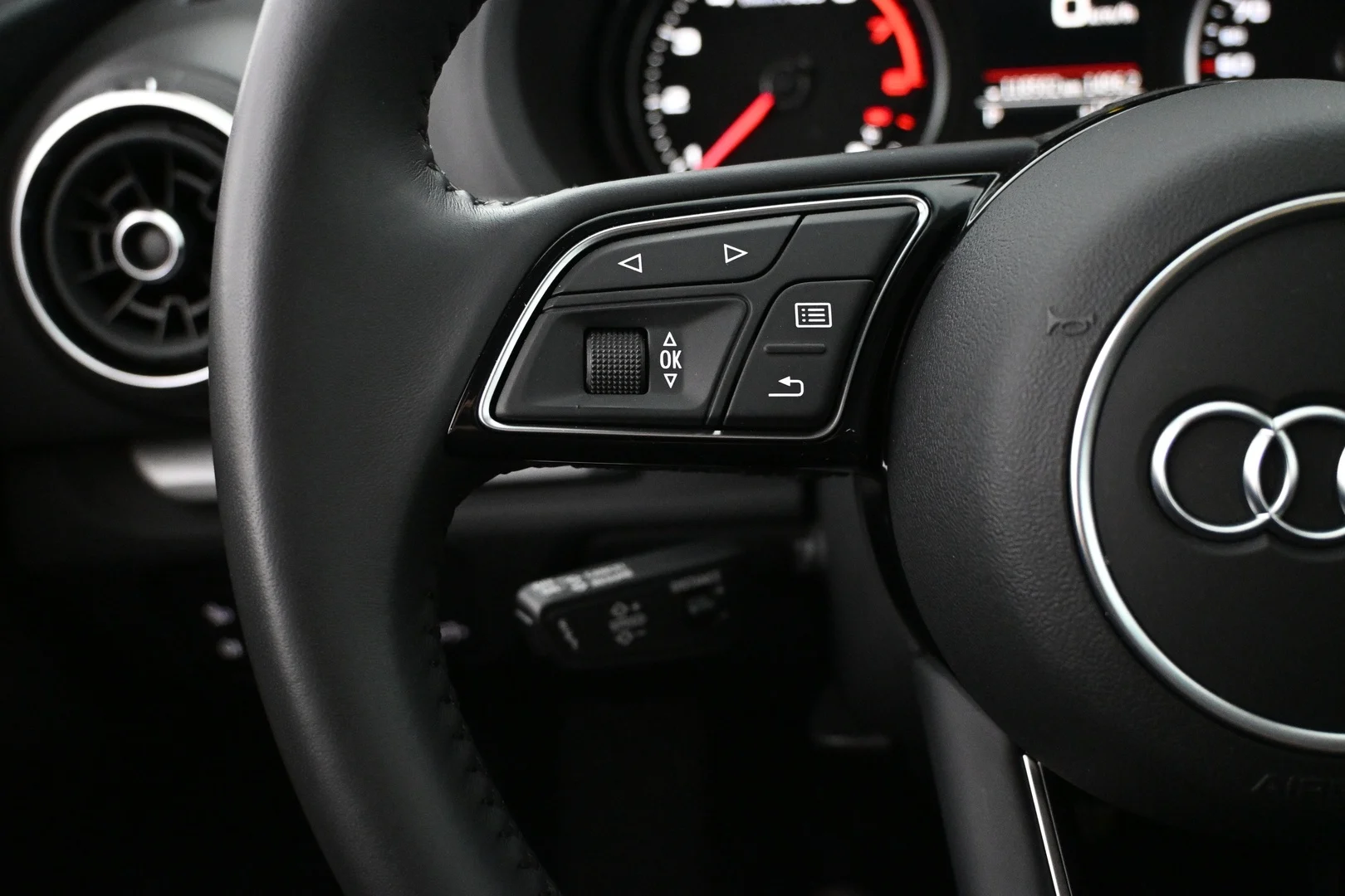 Car Image - CzAAxZGpoZamwVCcgsS1K