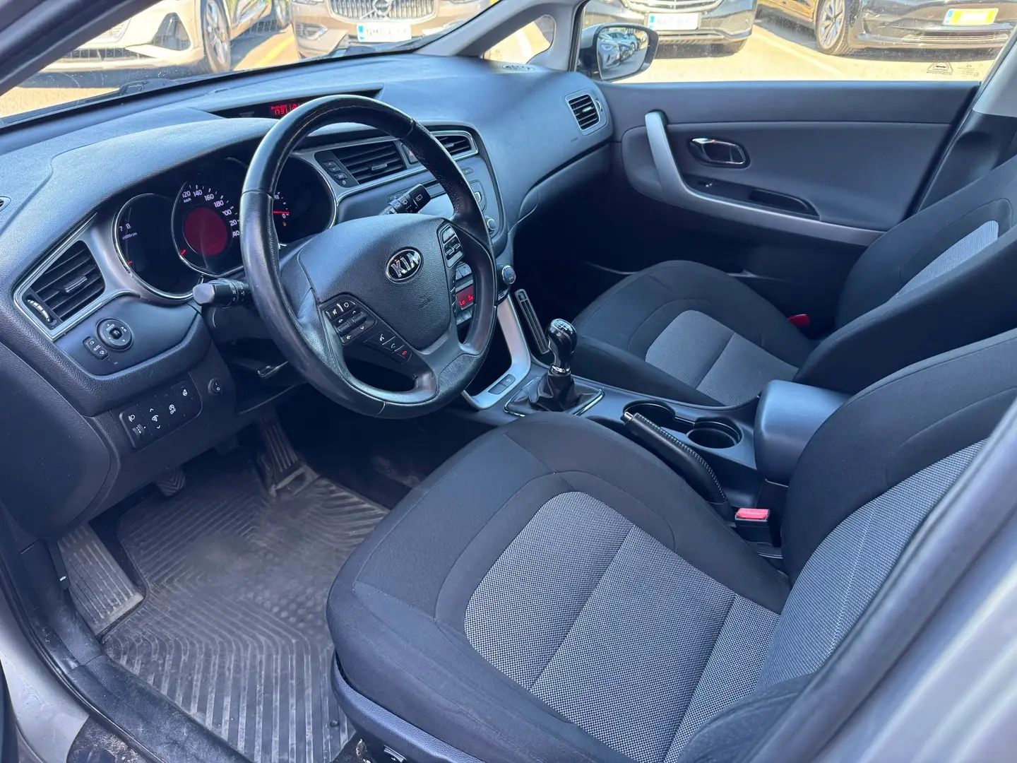 Car Image - AwDhMlsdk9SFzBPn3dLPM