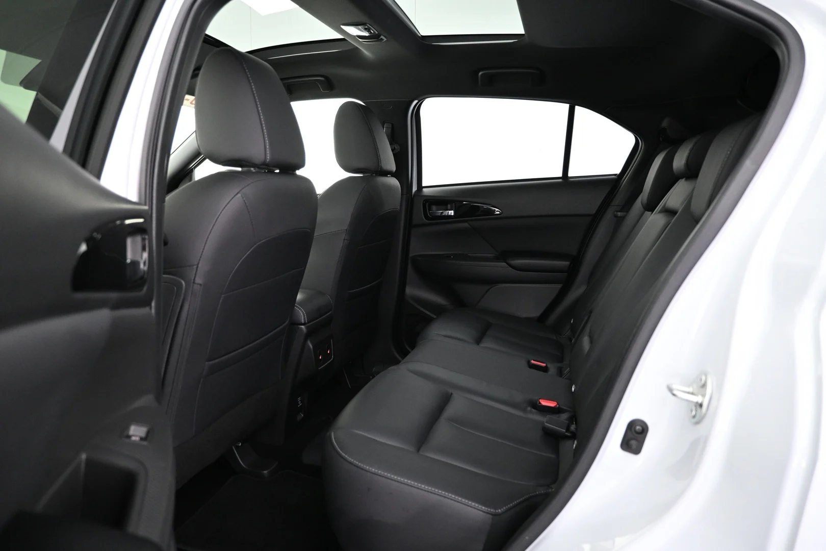 Car Image - 6vRYNOYwiwNBGm8c7dVrM4