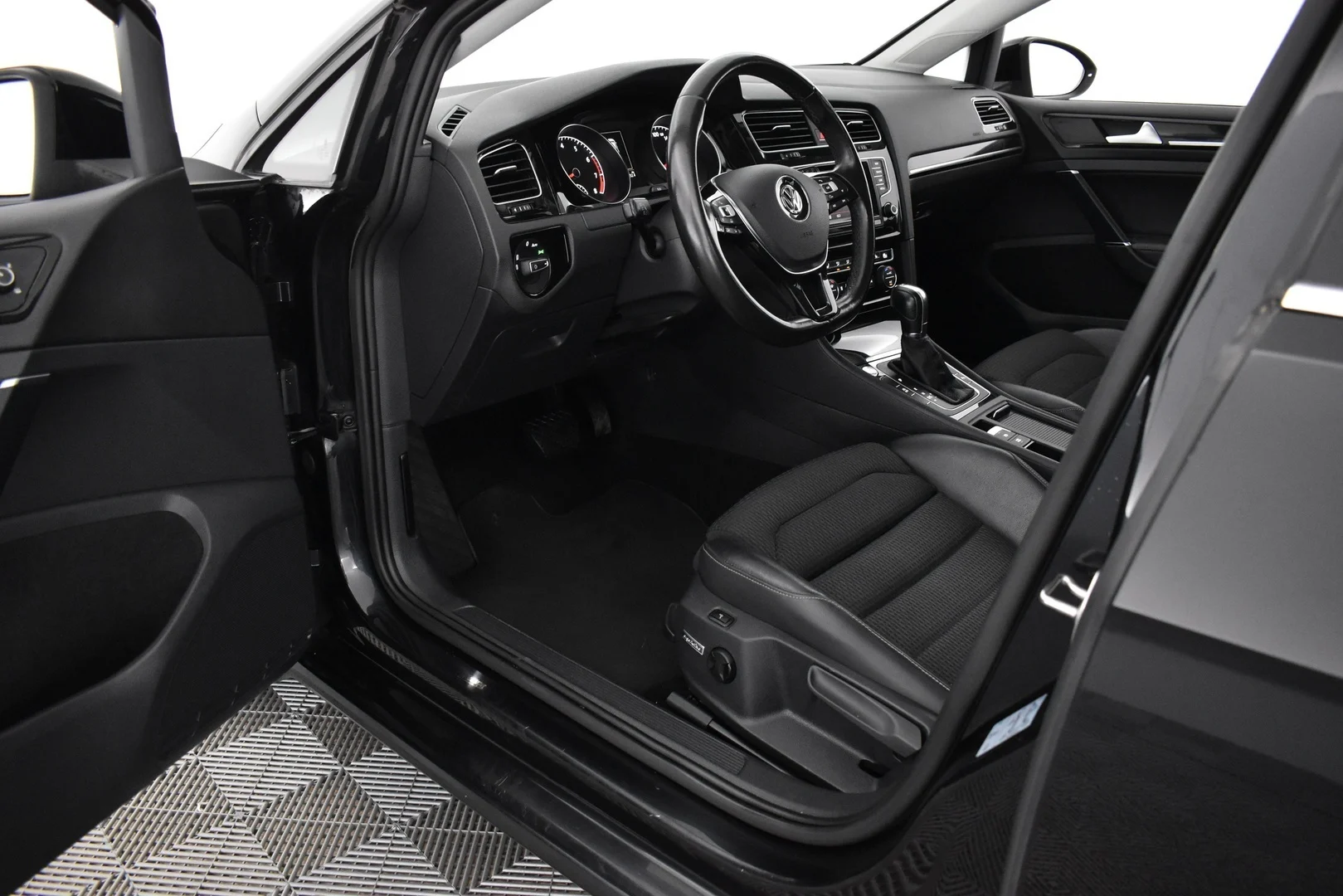 Car Image - 1ykIjJXoCVyYVRvyt9ycmd