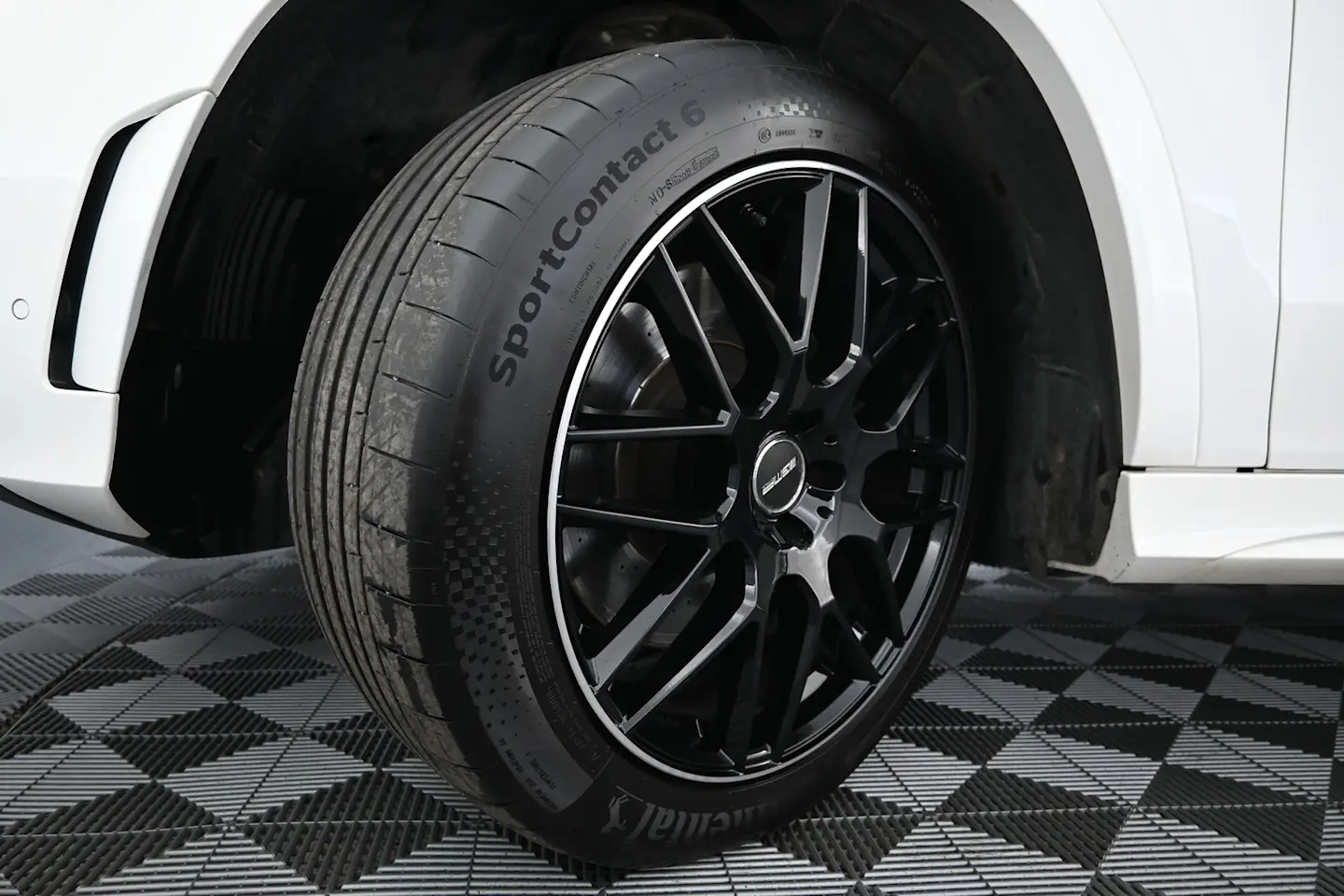 Car Image - 2Ii9moRLNbPzv5dqIkkX6B