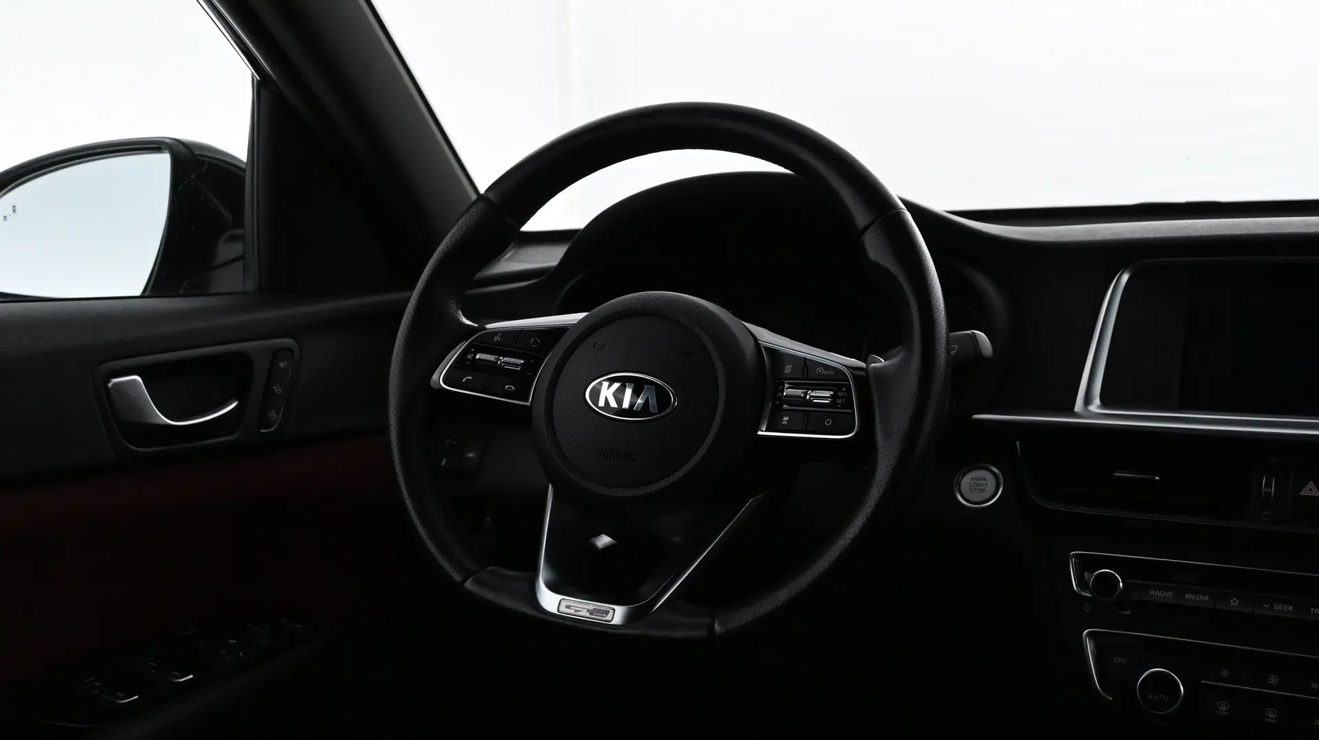 Car Image - 5QWnCAGh1peihwVSO5Cexq