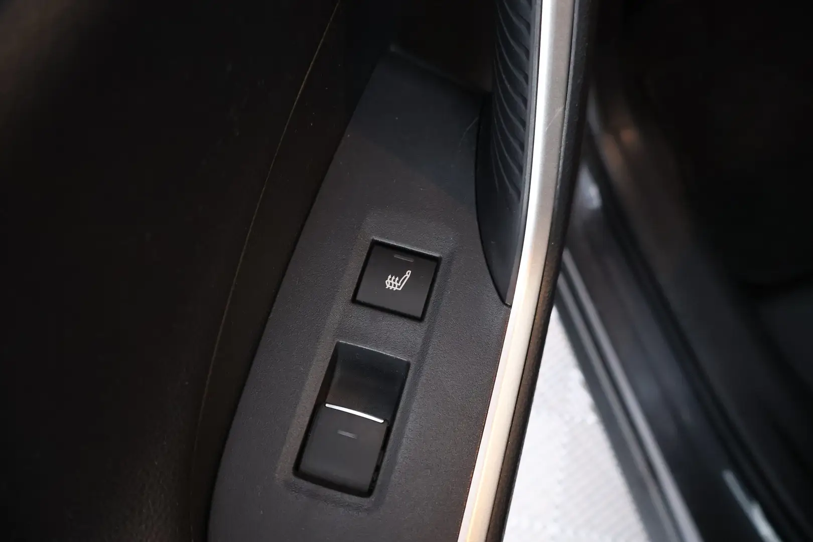 Car Image - 3iFoBZbzWo5nheS2Wk9hLt