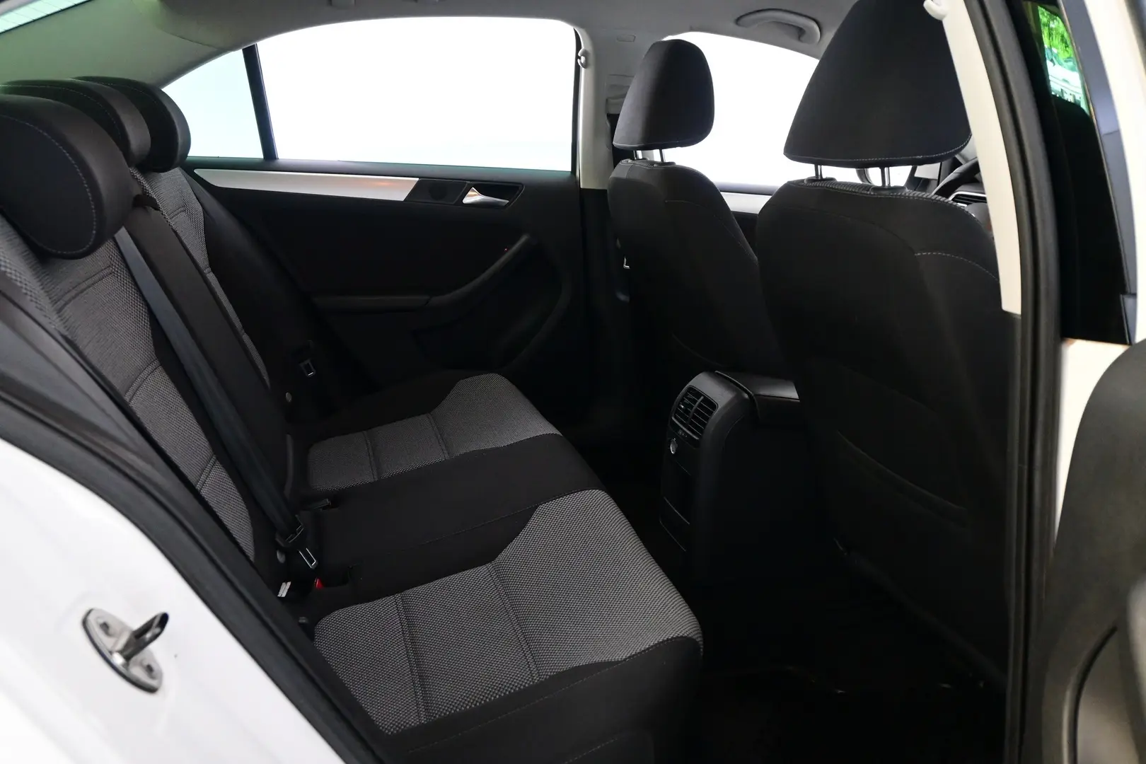 Car Image - 1h8ntuC8Kk024swyHiymay