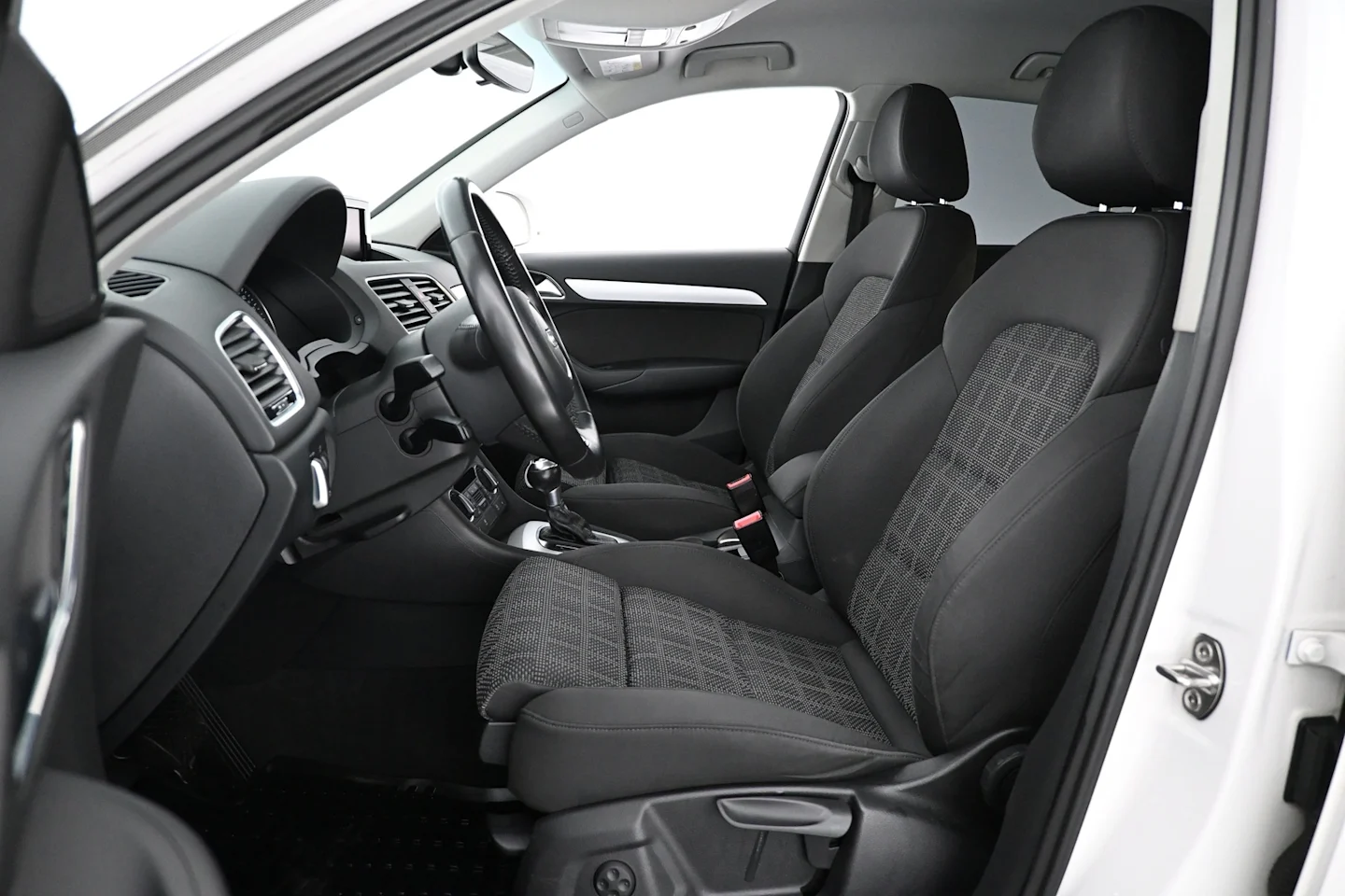Car Image - 742MCYjj5w4aFsiSyAbi0t