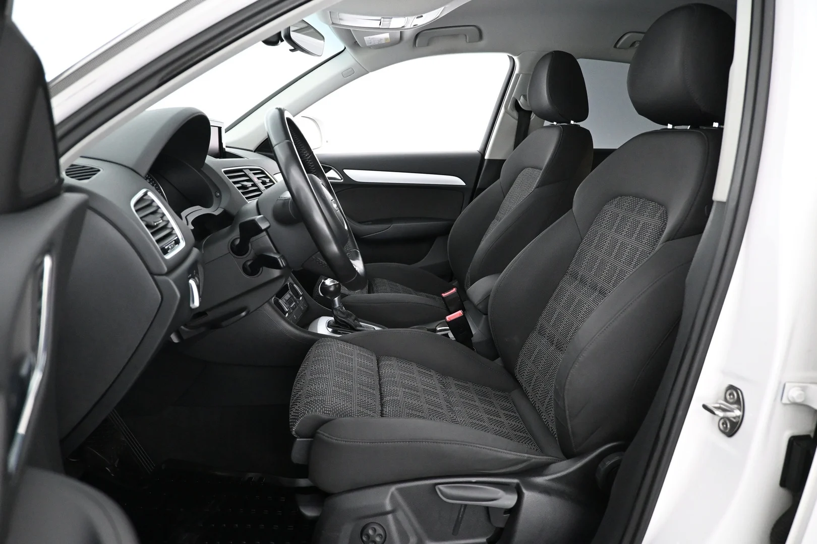 Car Image - 742MCYjj5w4aFsiSyAbi0t