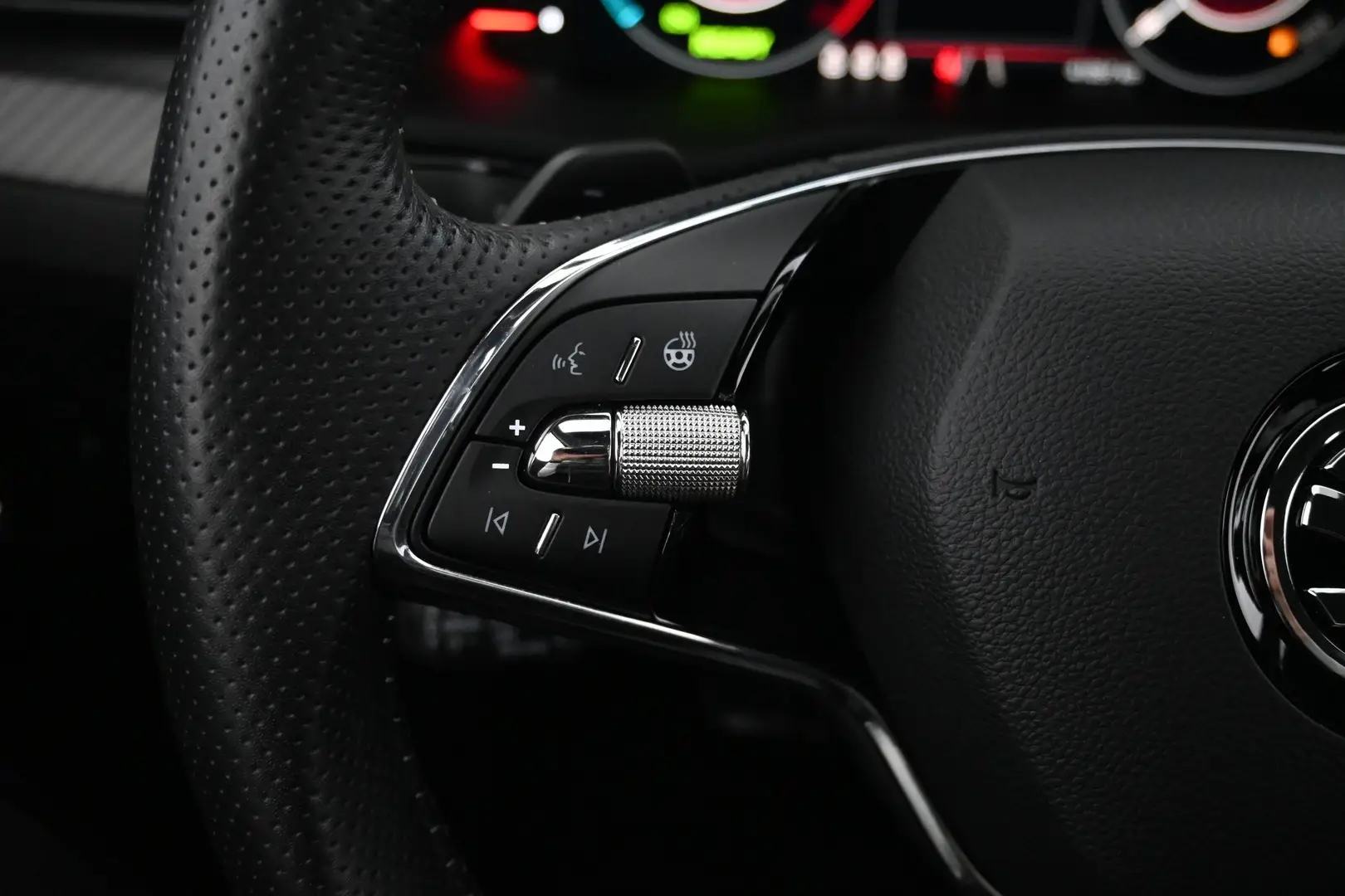 Car Image - 6VsNeLLzfiC2JWBE8ZBwHG