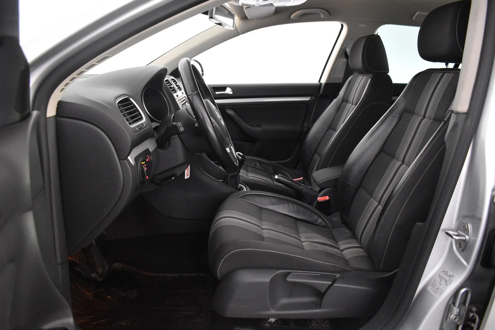 Car Image - tPecNNuE6pGeQL2osxPPP