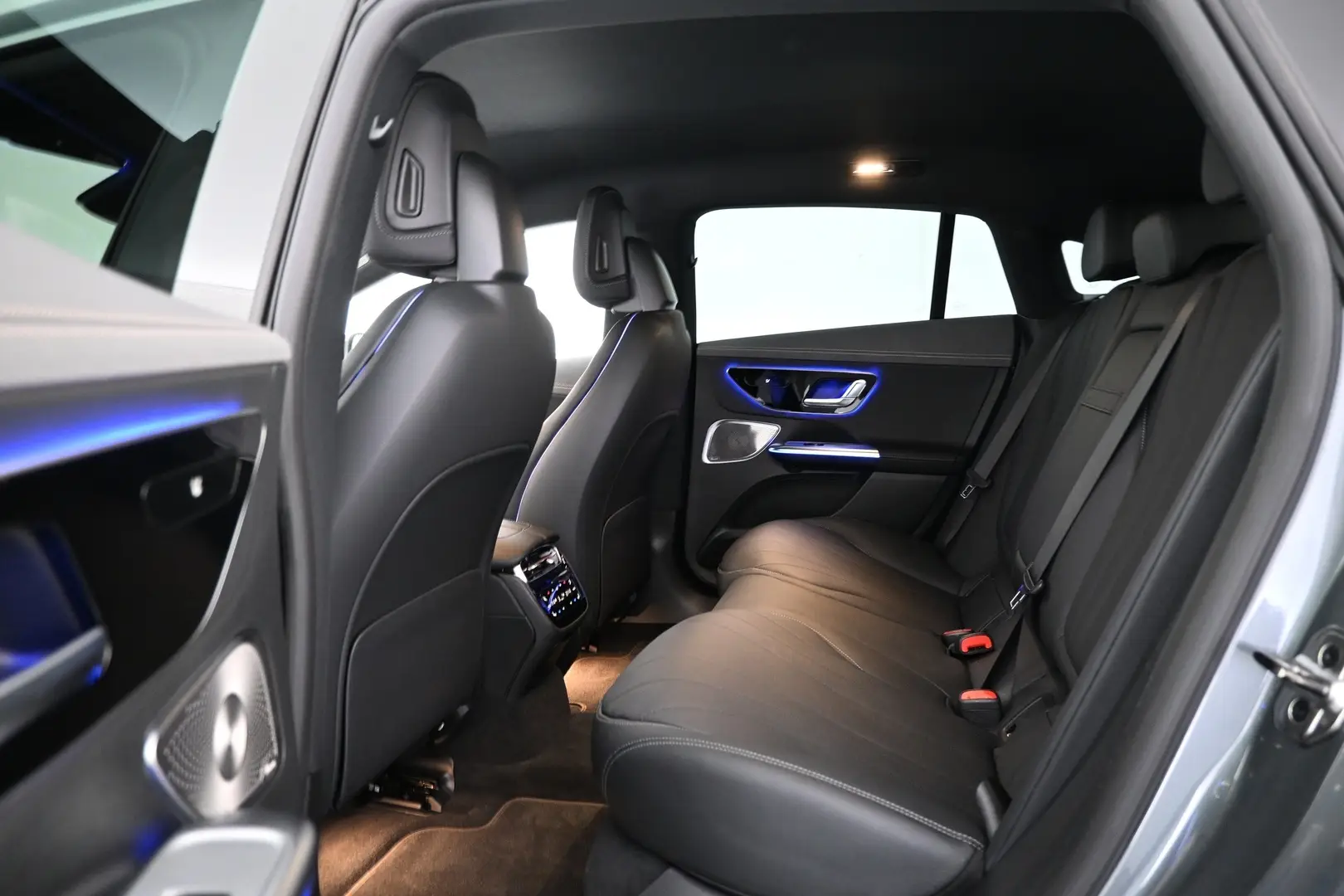Car Image - 6YIXbFZZJ3sIInKeRDUZvl