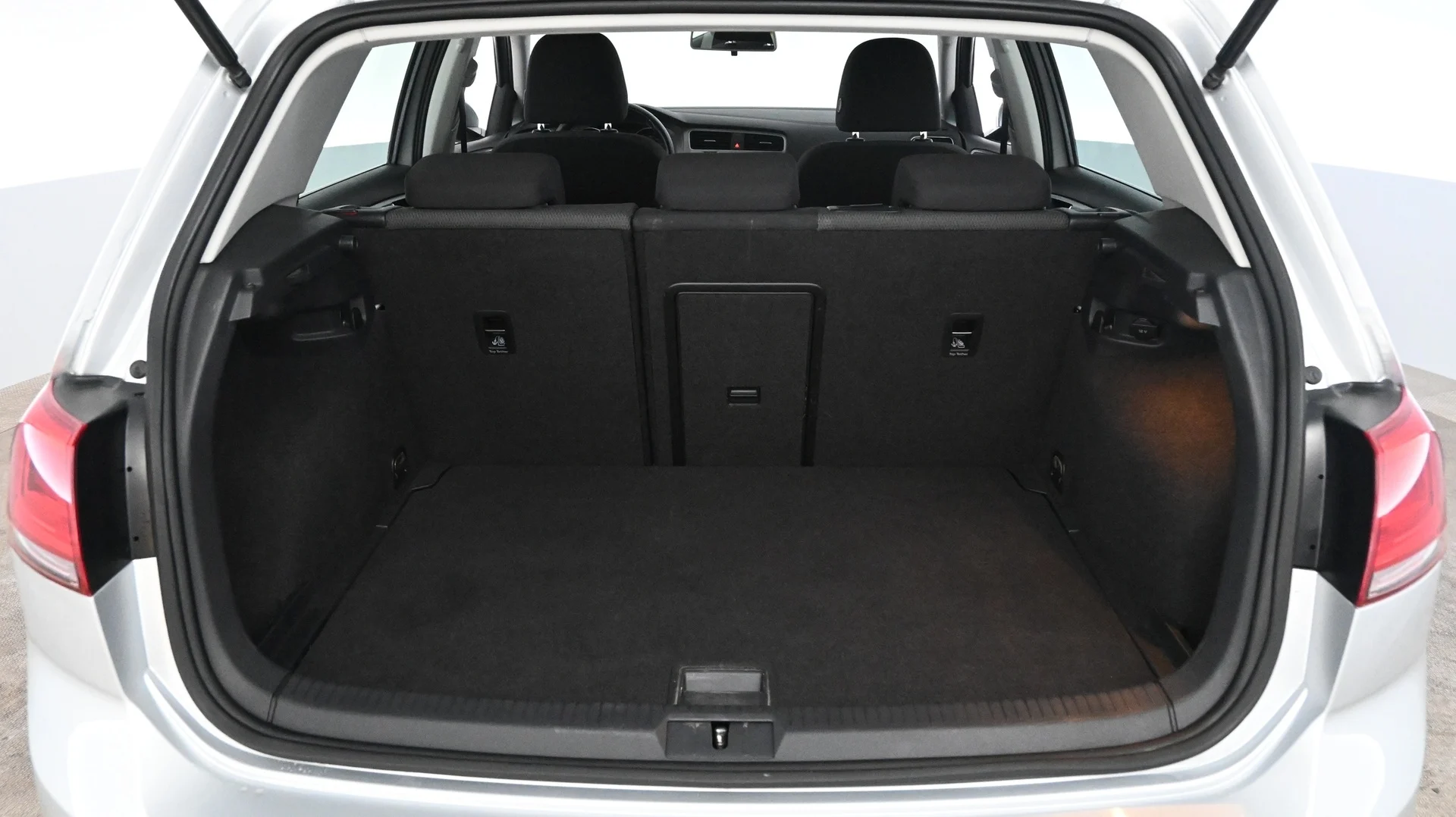 Car Image - 6514QvOaB4VjNxfO9Vrrit