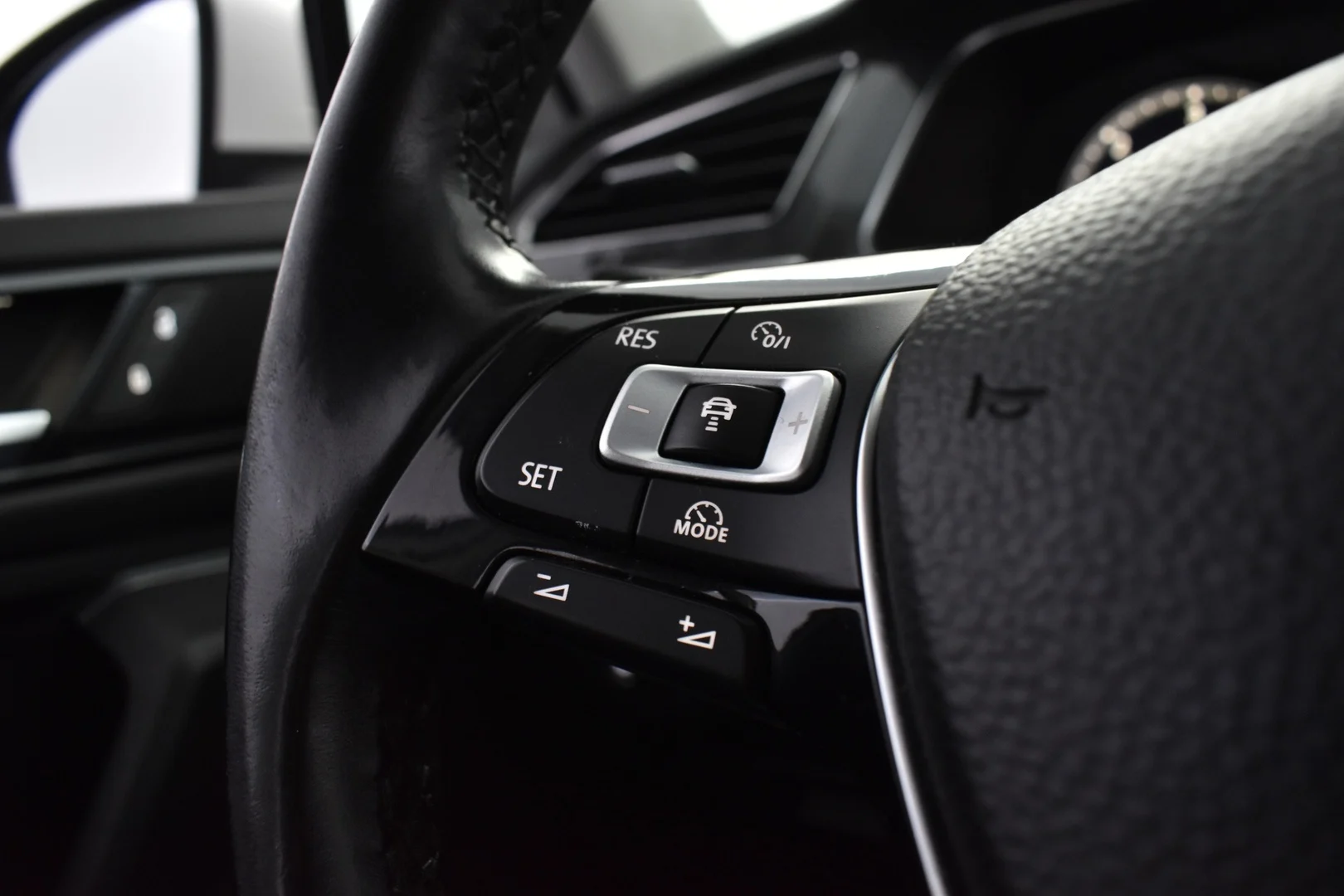 Car Image - MN5fM7pva9S8qhk13qUhL