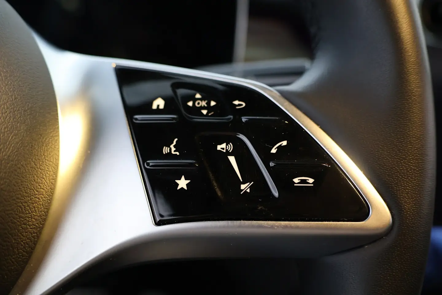 Car Image - XB5803OB68LWAvmxc8g6A