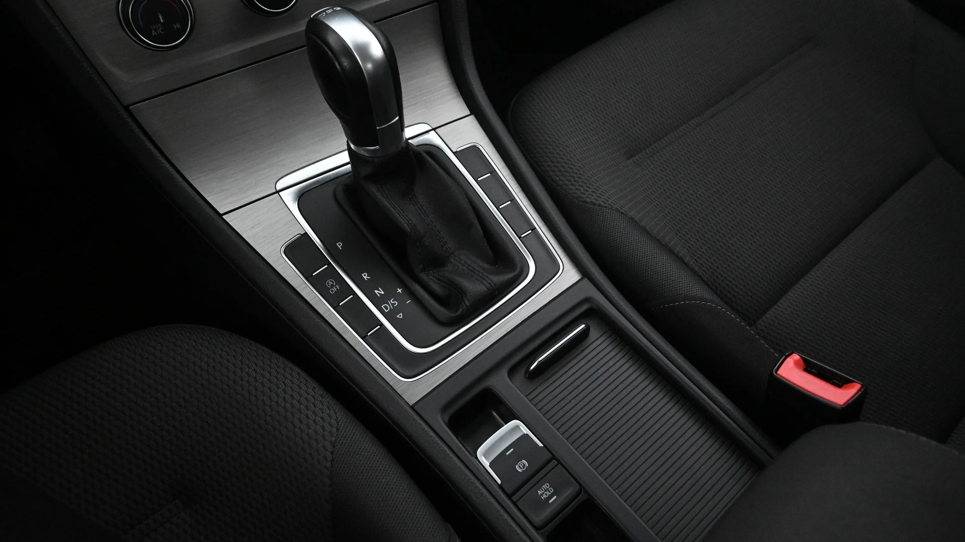 Car Image - 6514QvOaB4VjNxfO9Vrrit