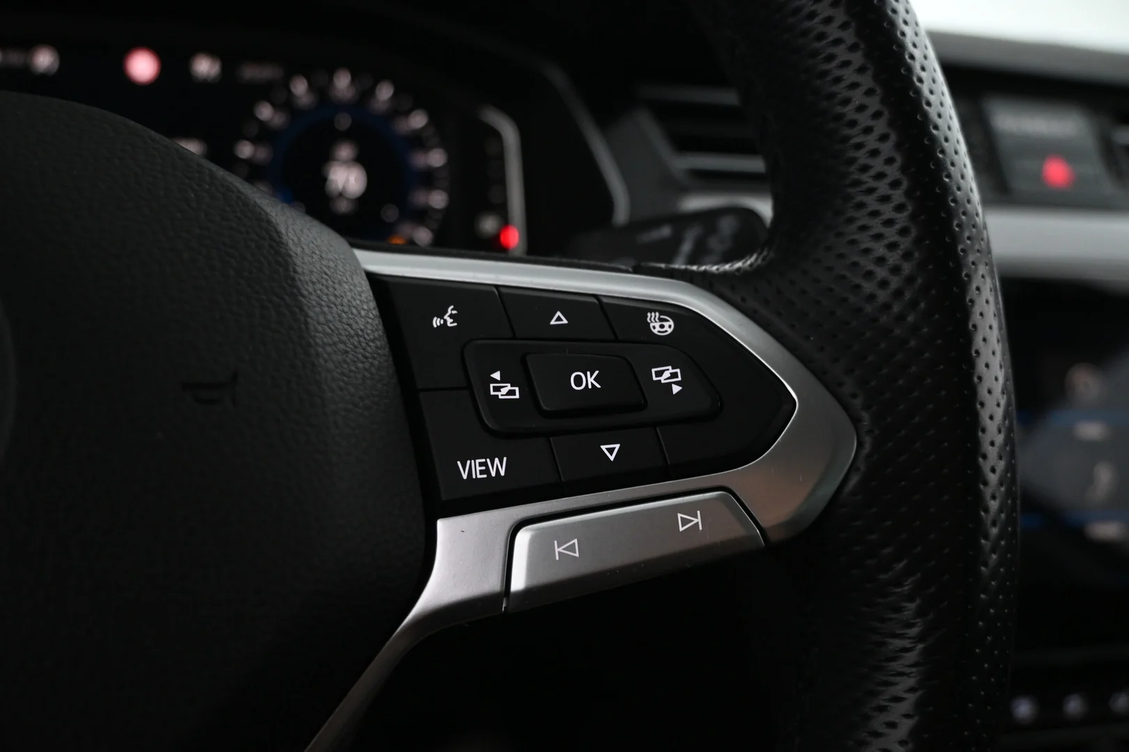 Car Image - 44Cy5i6oENg8V20nZ5DVJJ