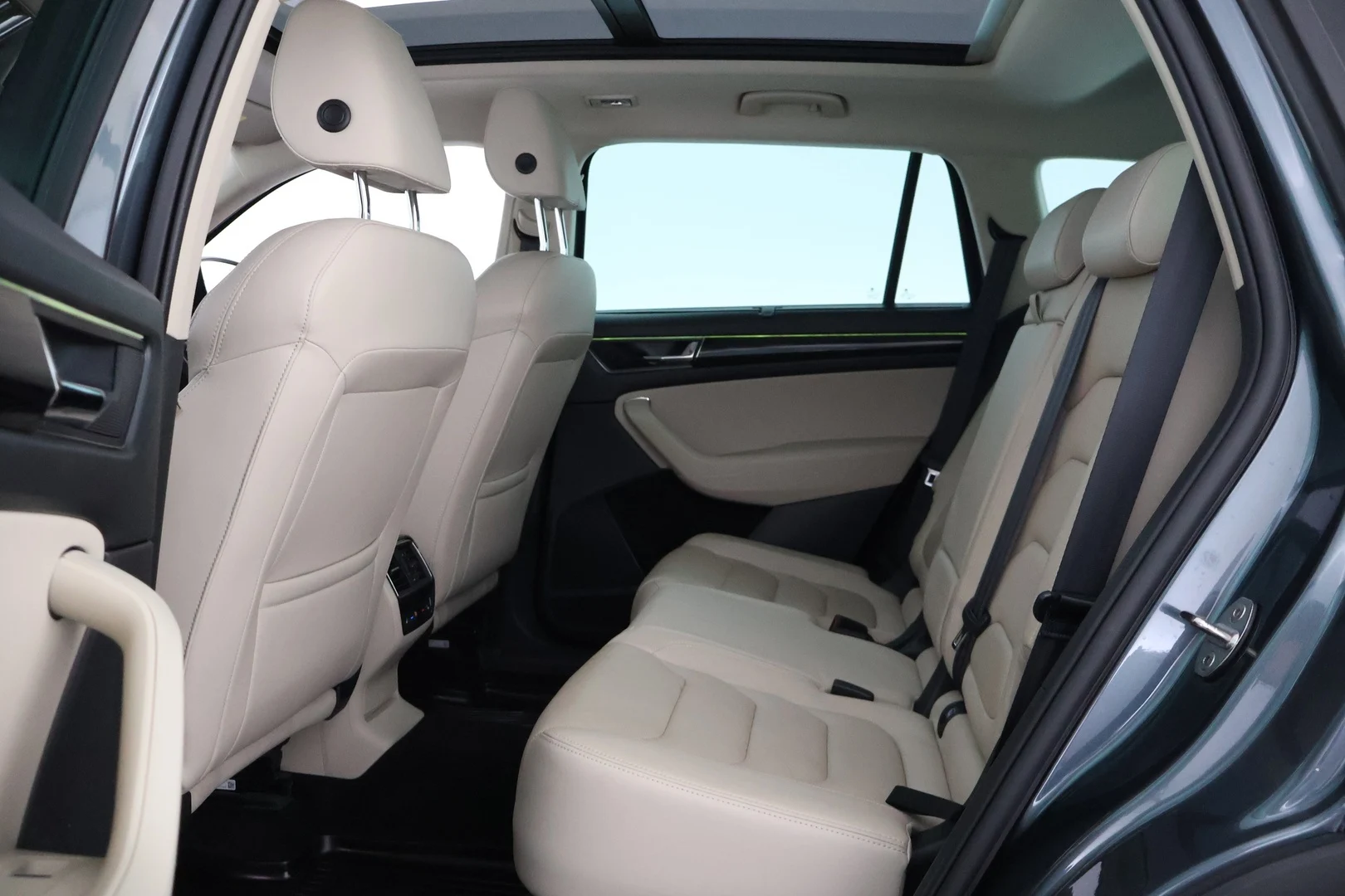 Car Image - 38jwPG4WIT9iSGSs9ddyEW