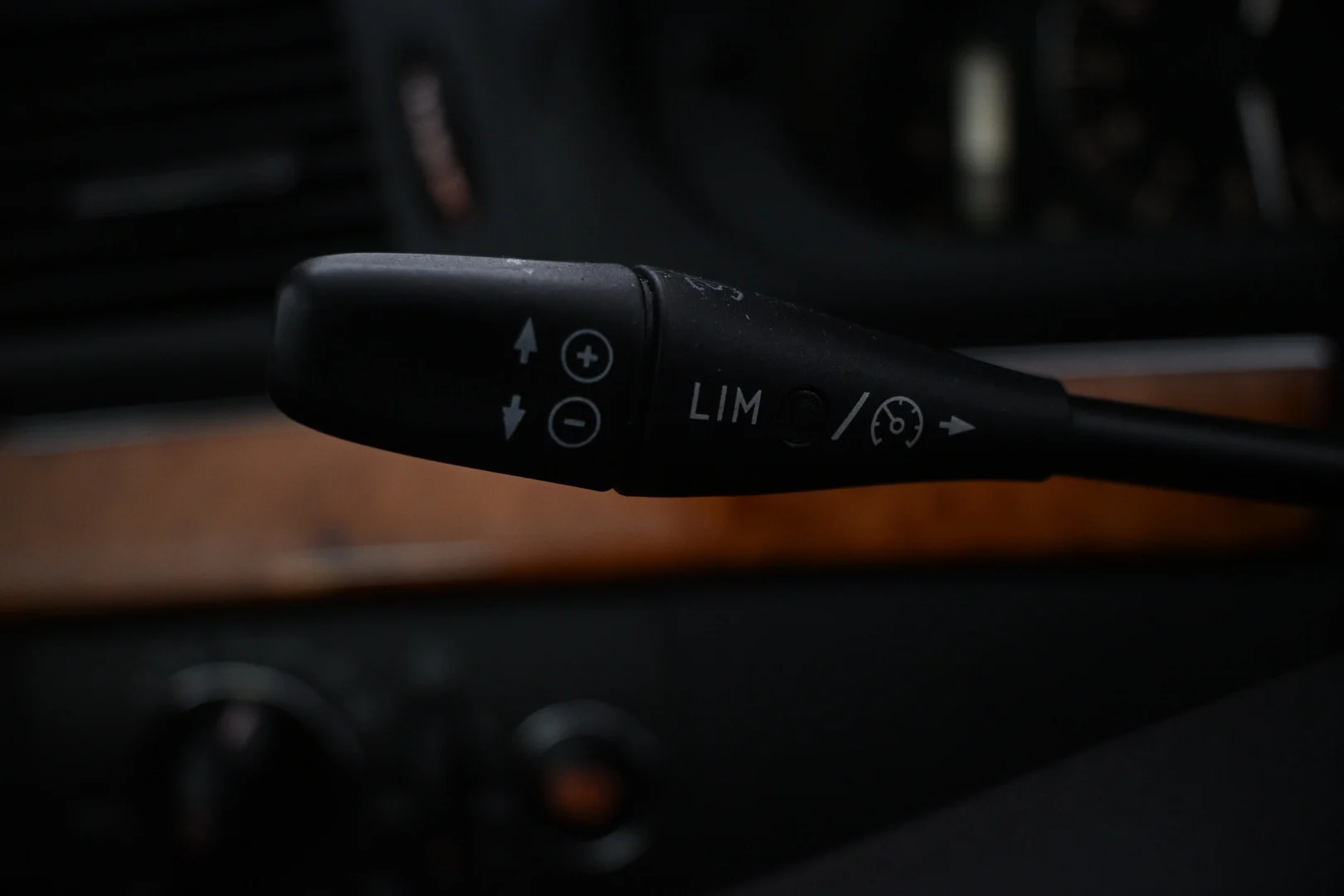 Car Image - 5U7tOCWRrKX6S0ezWs92MT