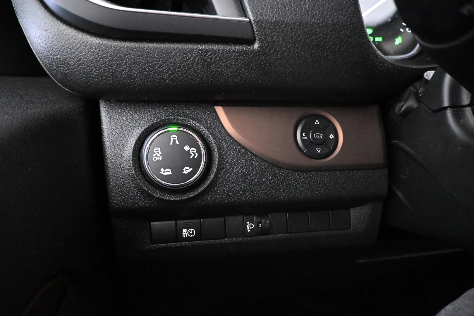 Car Image - 3iaCqEc7MrxJRVo2mOpnrD