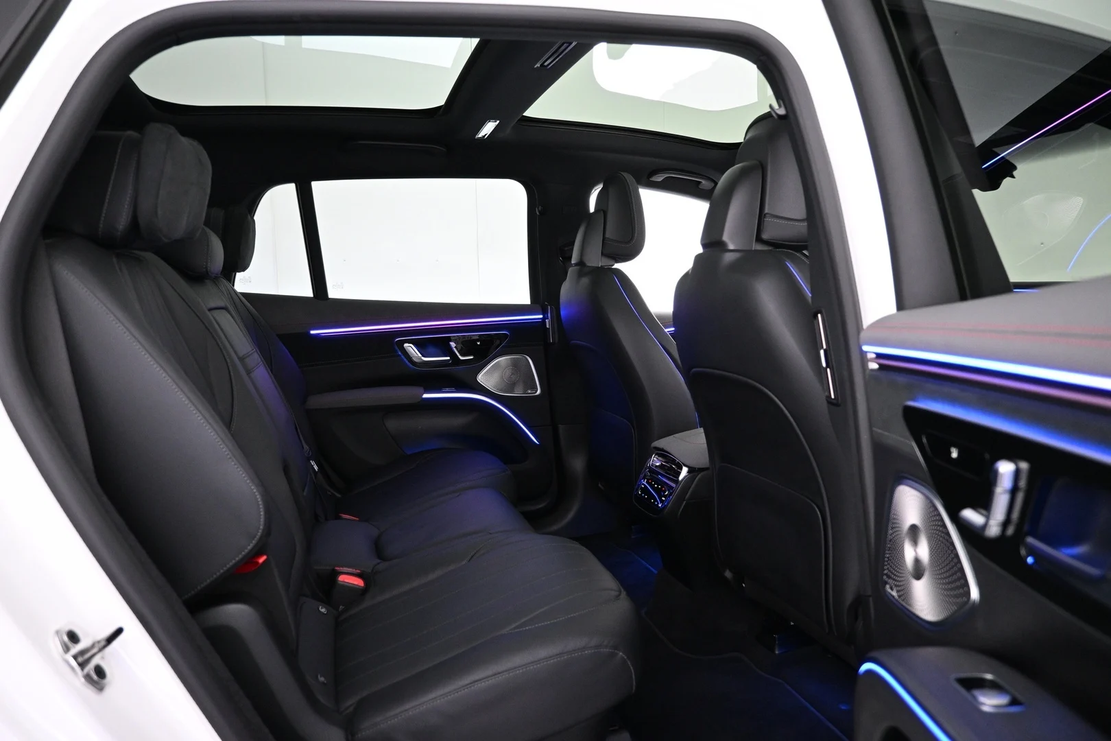 Car Image - LaMzhbgeoQWiXuBElljDU