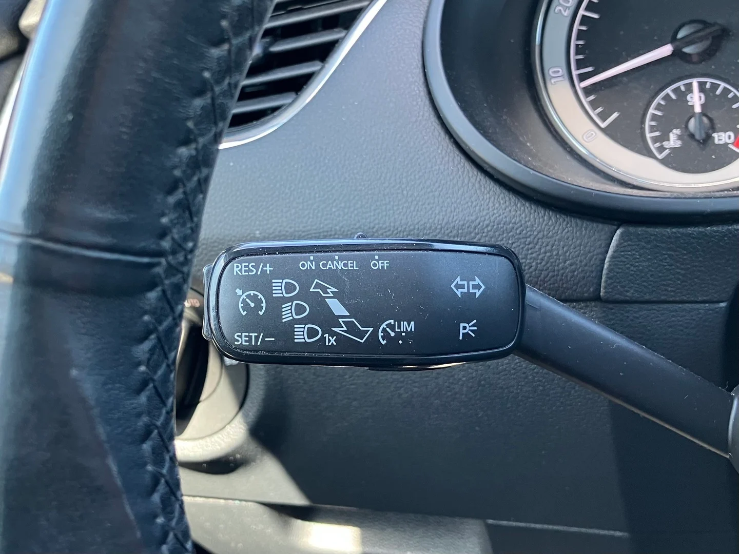 Car Image - ax1kbt9pET5mWjAp3eVt4