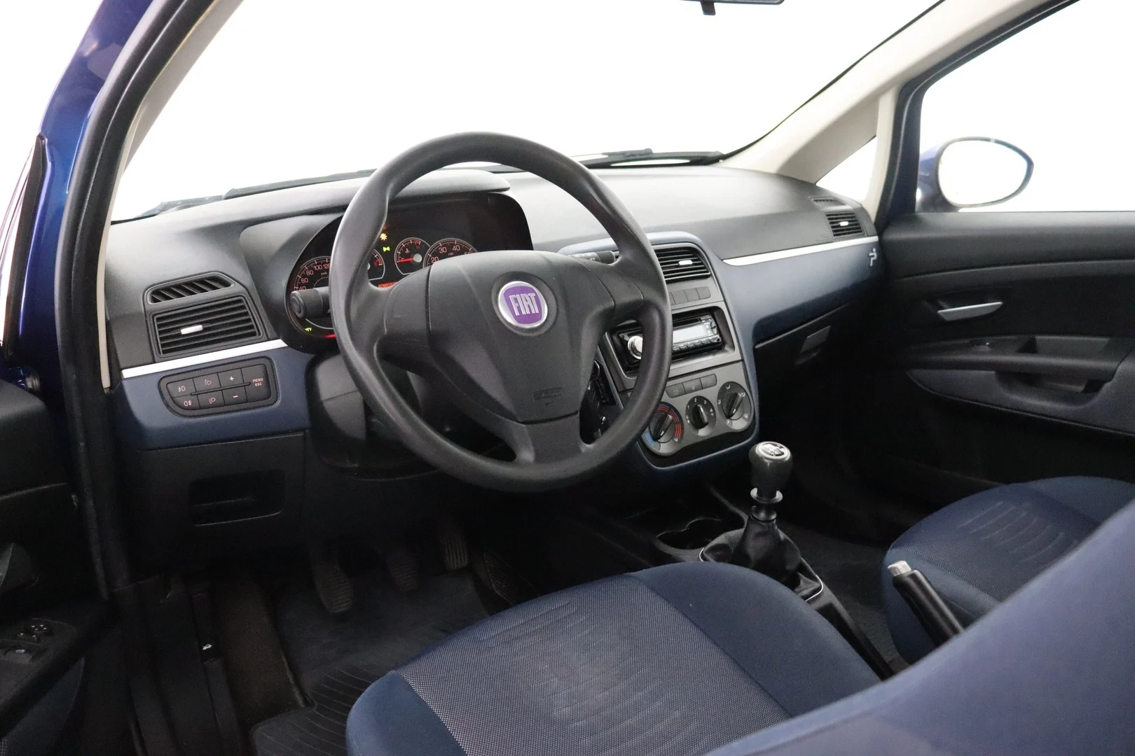 Car Image - 2haSudfpeVBLkPaUTcTDFr