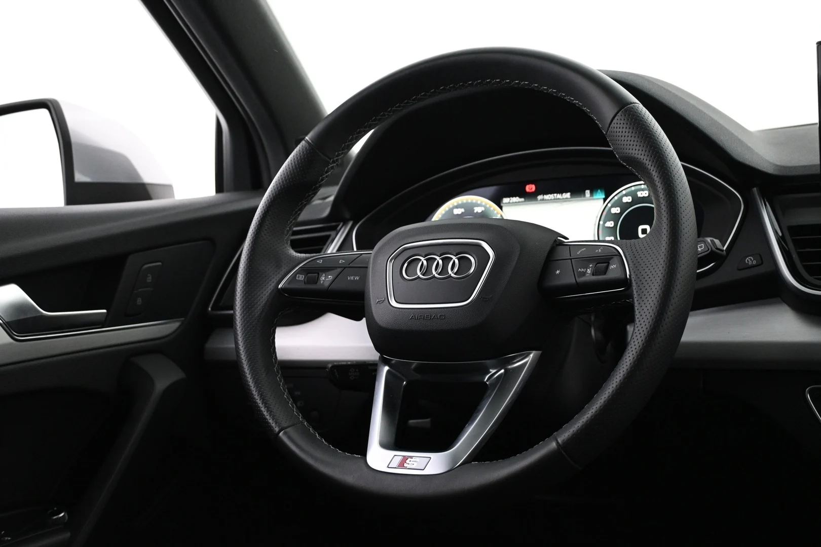 Car Image - UTy6WMBiQnPrLeidCslGO